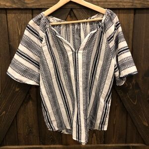 44 degrees north white and blue embroidered short sleeve top medium